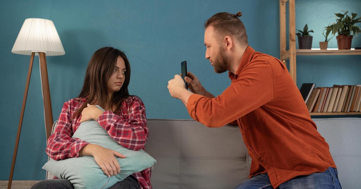 «Ревную парня, когда он общается с другими» «Ревную парня, когда он общается с другими»